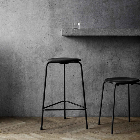 Dot™ Stool Leather / Black Base